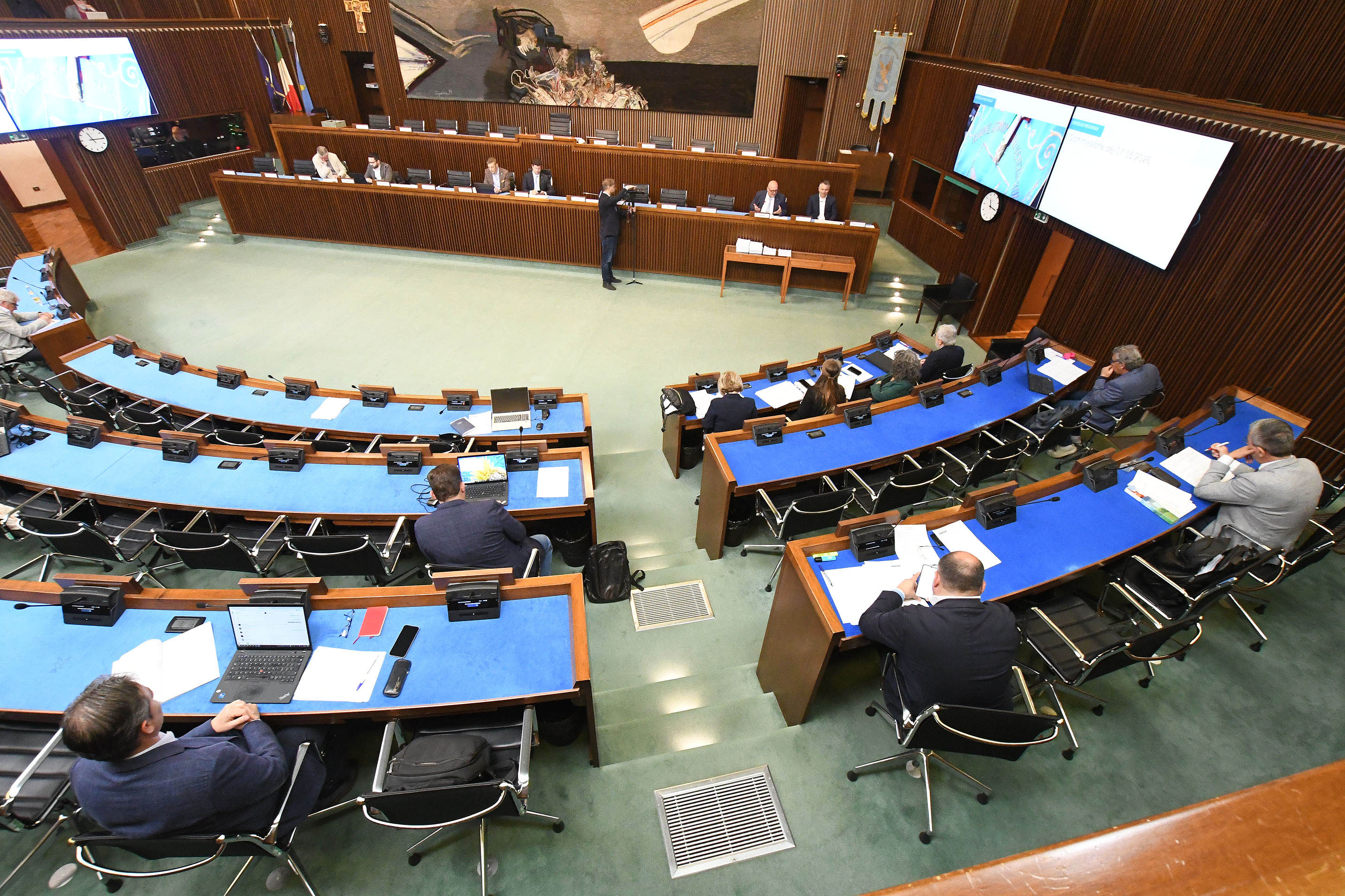 OMNIBUS. I COMM APPROVA DDL 79, OPPOSIZIONI ASTENUTE. IN AULA 19-21/5